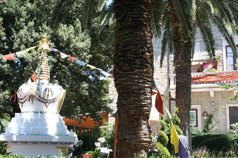 File:InstitutLamaTsongKhapa.jpg