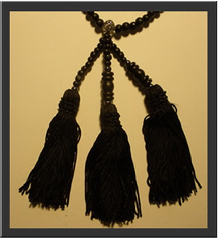 File:Black tassels.jpg