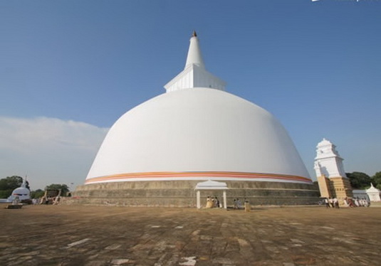 File:Golden-sand-stupa-3.jpg