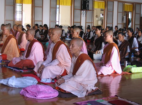 File:Buddhist nuns(1).jpg