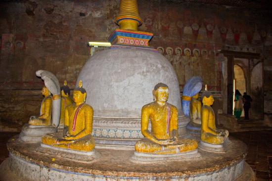 File:Aluvihara-rock-cave-temple.jpg