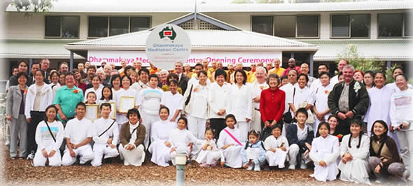File:Dhammakaya group.jpg