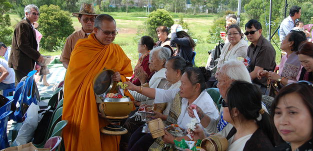 File:Watphra monks.jpg