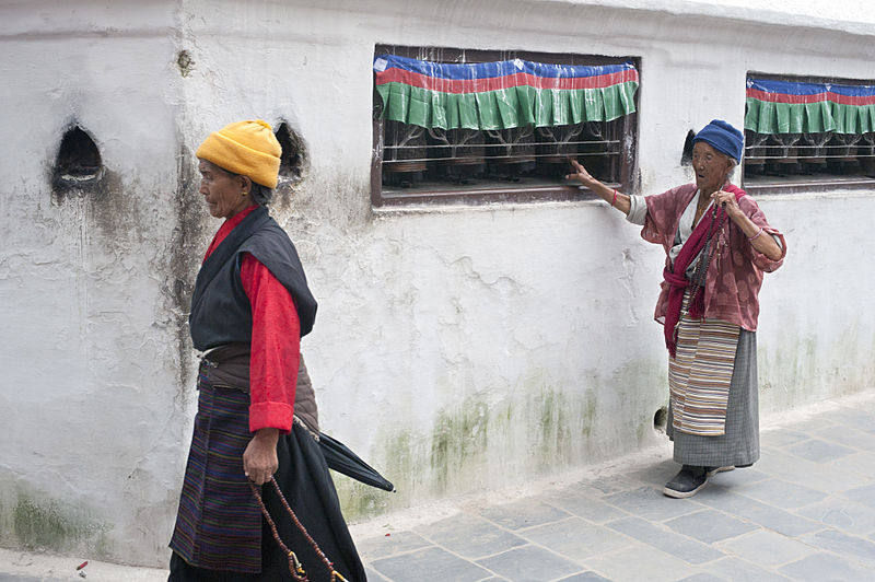 File:Kora pilgrimage Bodhnath stupa Kathmandu Nepal.jpg