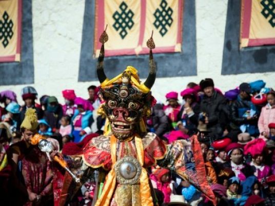 File:Dances with monks at tibetan festival.jpg