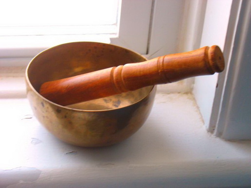 File:SinginBowl-Klangschale.jpg