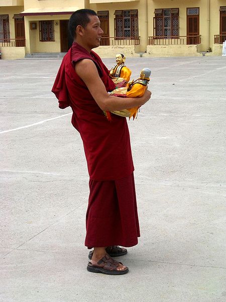 File:Gyuto University - monk carrying statue.jpg