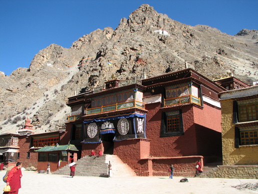 File:Tsurpu-monastery.jpg