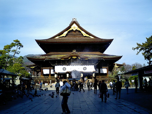 File:Shinshu Zenkoji12.jpg