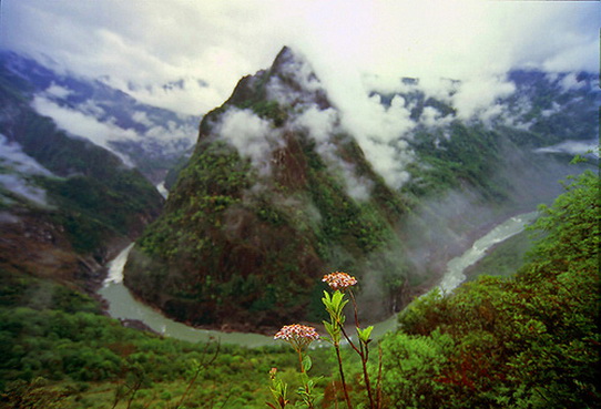 File:Tsangpo-gorge.jpg