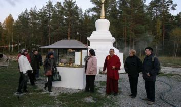 Konverentsi osalejad Veltsas stuupat külastamas
