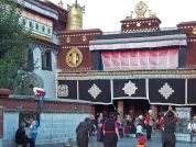 Pilgrims at the entry.