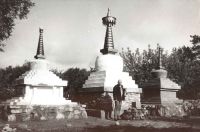 Vello Väärtnõu at the stupas in Rotaalia