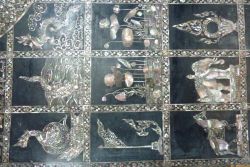 Marks and symbols such as swan, dragon, flag, lotus, lily, steed, elephant and urn