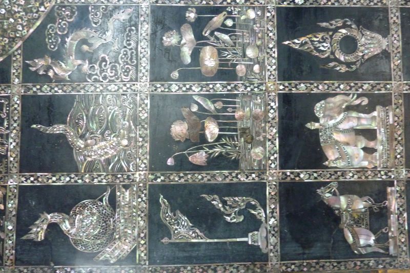 File:BuddhaFeet10.jpg