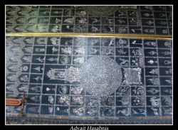 Sole marks made up of precious stones and gems