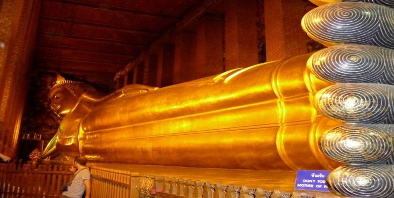 File:BuddhaFeet4.jpg