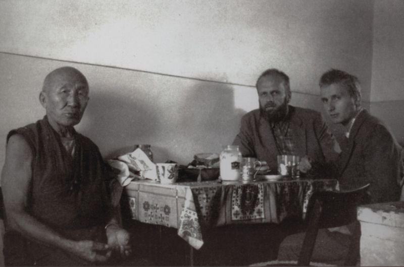 File:Munkoo-Juri Arrak-Siim Jöesaar-Ivolgaas.jpg