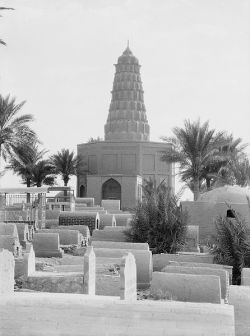 Zumurrud Khaton tomb in Baghdad, 1202 has Indian features.