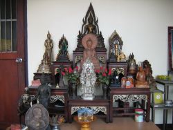 A Brief Introduction to Setting up a Buddhist Altar