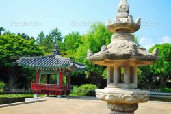 Issues in Mādhyamika philosophy