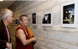 Hakan Wahlquist and Buda Badmayev looking at the exhibition in National Library