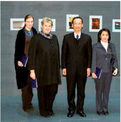 H.E. Apichart Chinwanno with his wife visiting the exhibition on 25.02.2007