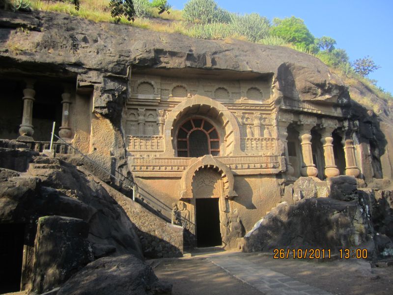 File:Pandavleni Caves.jpg