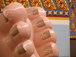 Symbols and marks drawn on the nails of the foot