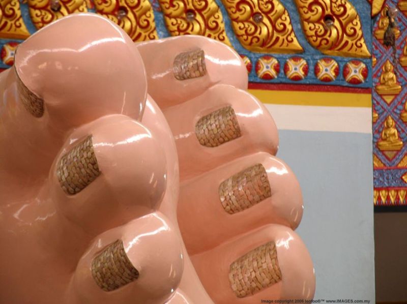 File:BuddhaFeet7.jpg