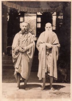 Lustig and Tennisons in Shwedagon, 1954